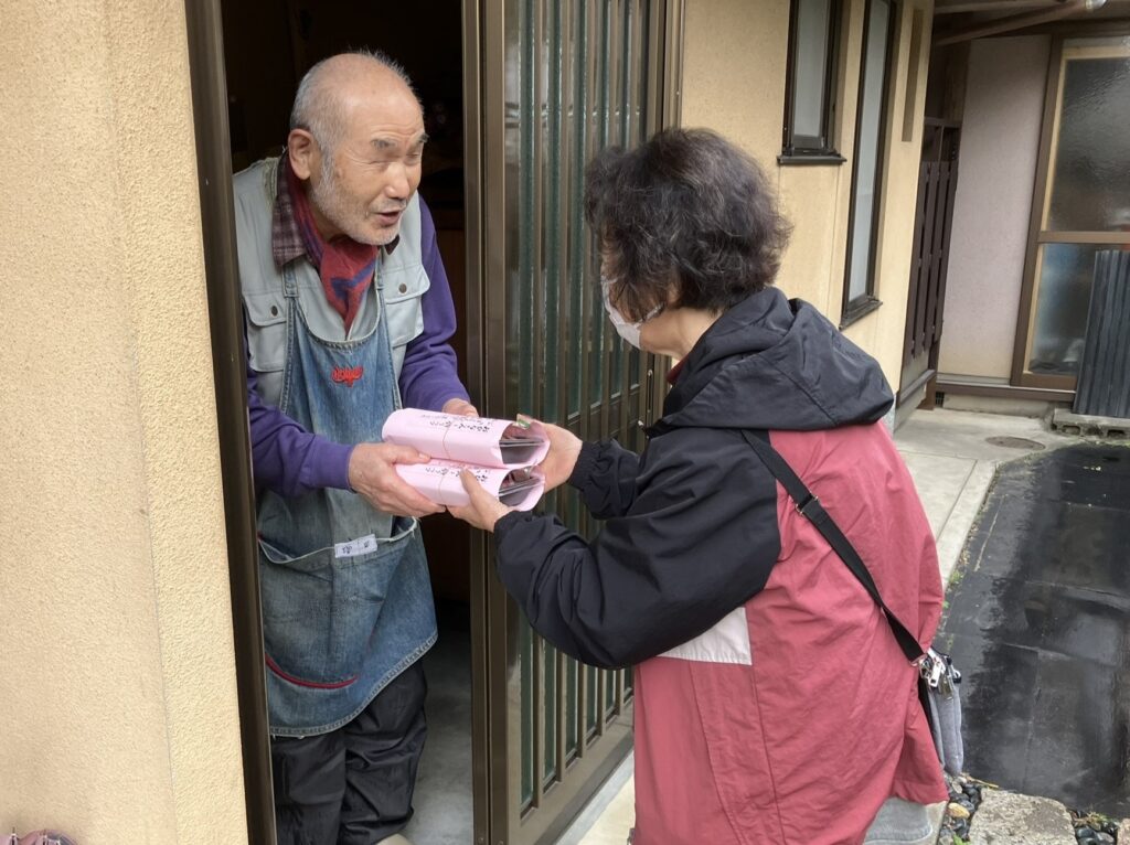 市原野社協の「ひな祭り配食」が届けられました