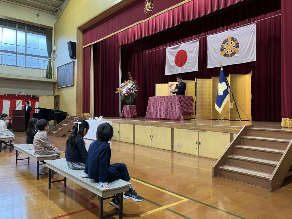 わくわくどきどき　市原野小学校で入学式