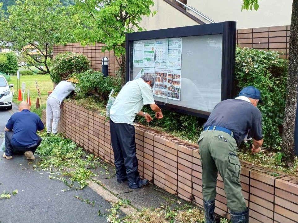 雨の中、ご協力ありがとうございました！ 市原野会館 定期清掃を実施