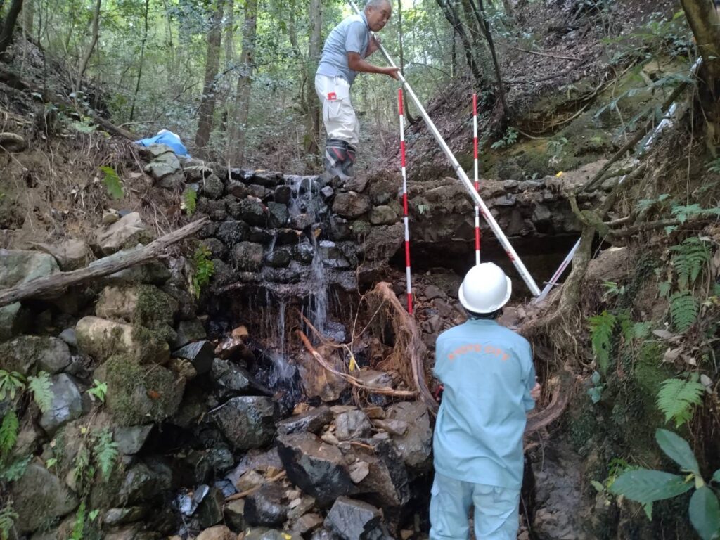 住宅地の被害の陰で      ―農業用水を守った水利組合の復旧活動